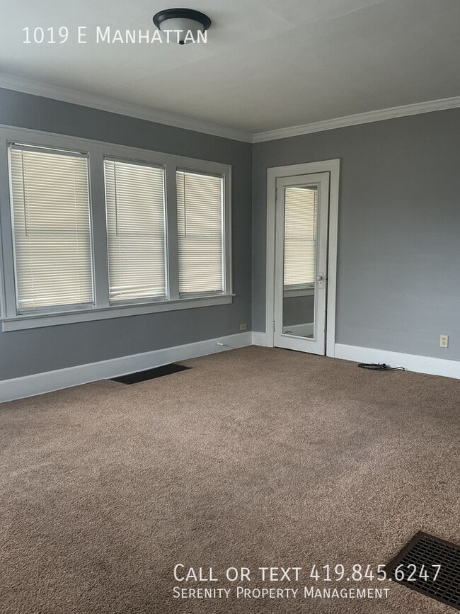 Photo - 1019 E Manhattan Blvd