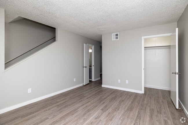 2BR, 1.5BA - 900SF - Deluxe - Living Room - The Avenue