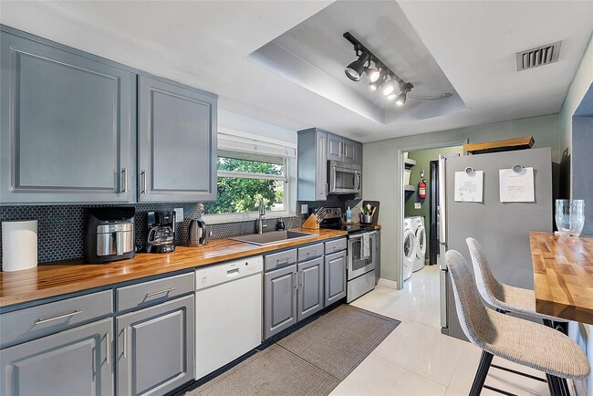 Photo - 5260 NE 17th Terrace