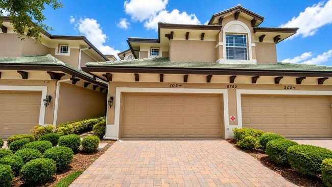 Building Photo - Annual unfurnished 3/2 villa in the Moorings at Edgewater