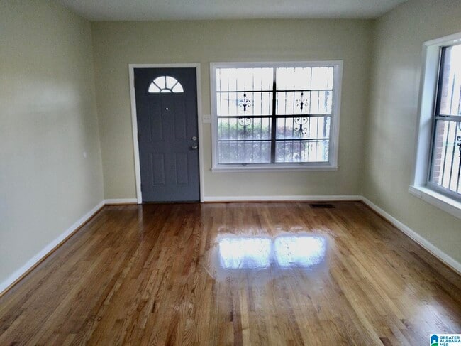 Photo - 1910 16th St N