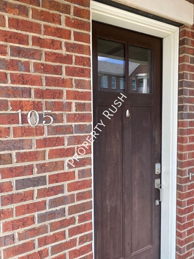 Photo - 105 E 3rd St