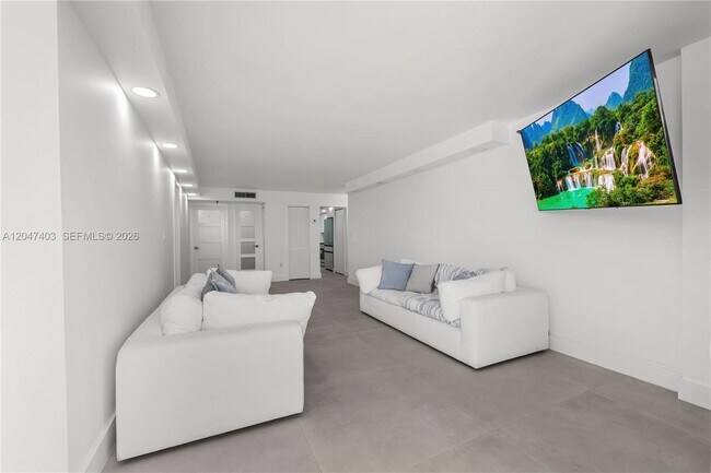 Photo - 2457 Collins Ave Unit 201