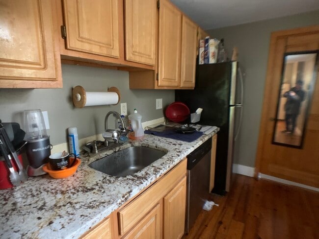 Building Photo - 9 Sewall St Rental