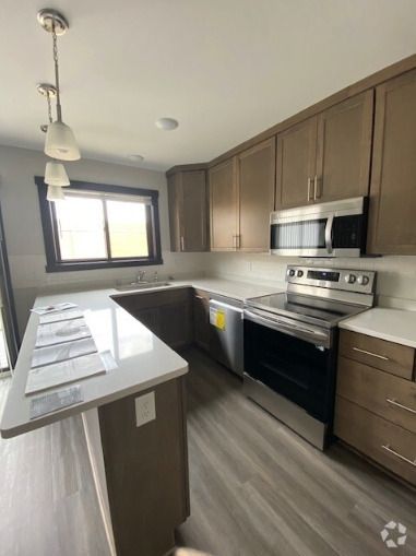 1 Bedroom w/ Garage $1,200+ - The Millennial Rental