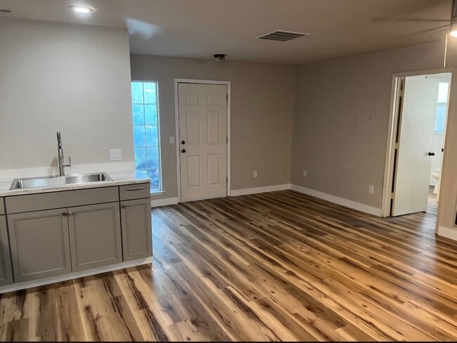 Photo - Updated Downtown Sonora Apartment Unit 5