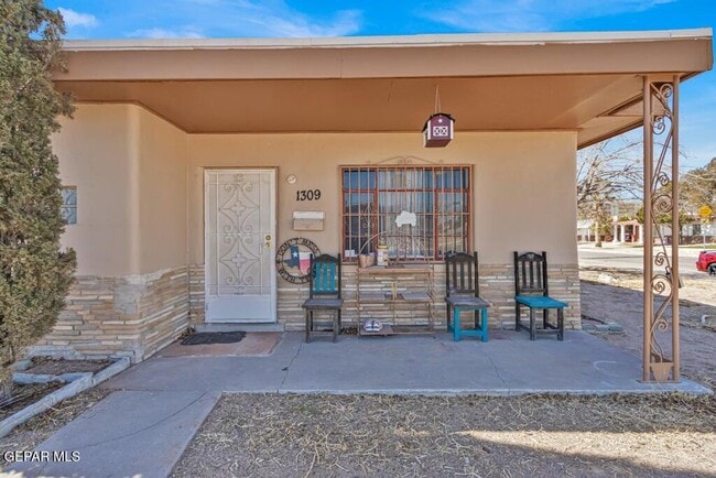 Photo - 1309 Zuni Pl