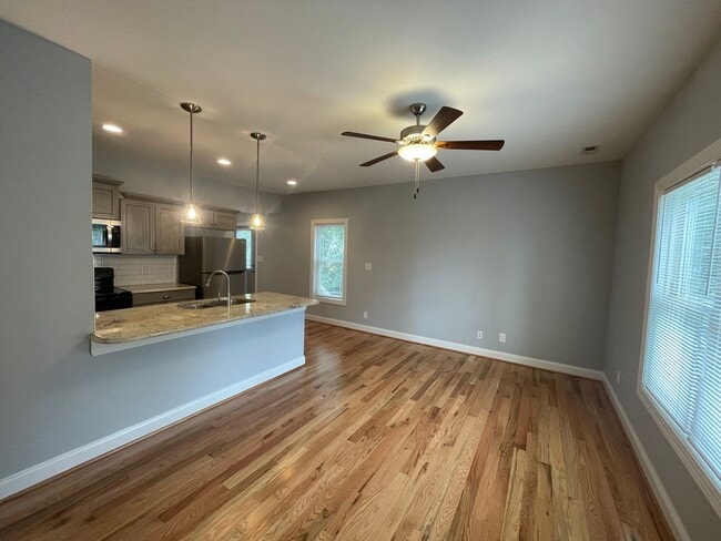 Building Photo - Old Forest Rd Duplex Rental