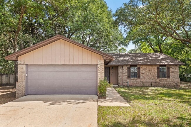 Building Photo - 3 Bedroom in Desirable Location! Rental
