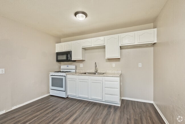 1BR, 1BA - 625SF - Kitchen