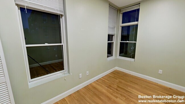 Building Photo - 299 Dudley St Unit 2 Rental