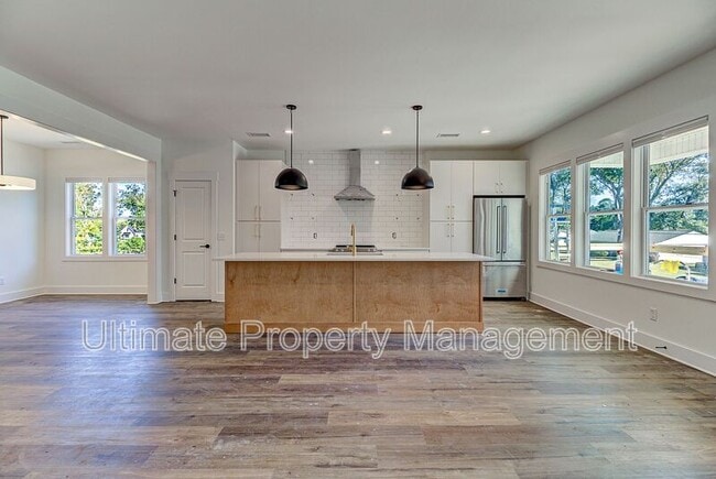 Building Photo - 213 Myrtle Ave