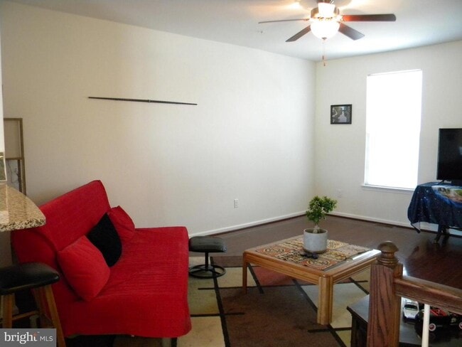 Photo - 652 E Chestnut St