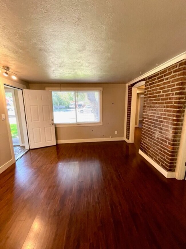 Photo - Newport Ave Triplex - 00404-NEWP-00 Unit Newport Ave., 418 NW - 00418-NEWP
