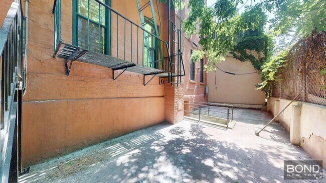 Building Photo - 312 E 91st St Unit 1R Rental