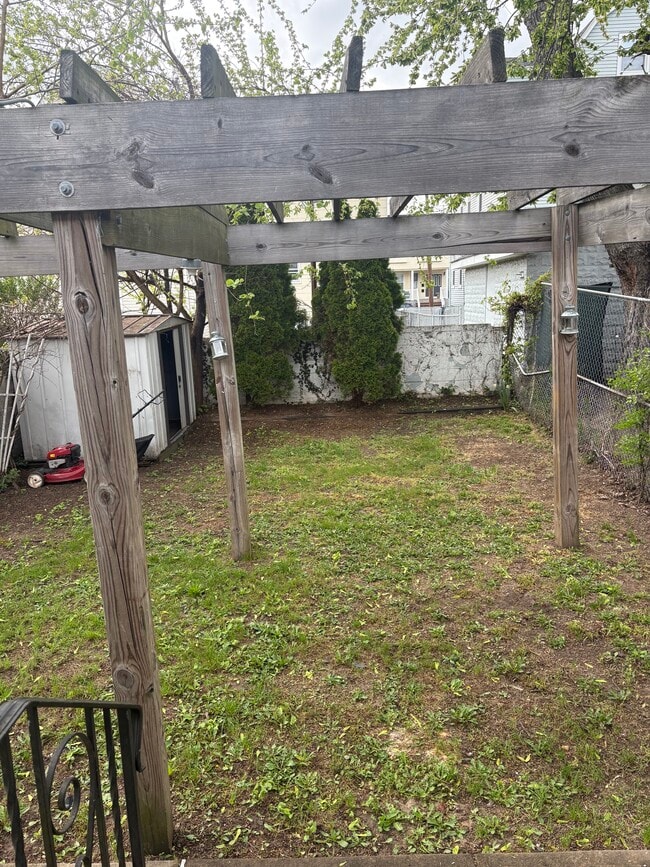 Photo - 253 Devon St