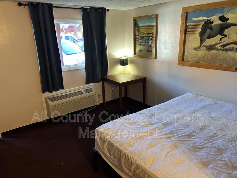 Photo - 960 N 3rd St Unidad #27