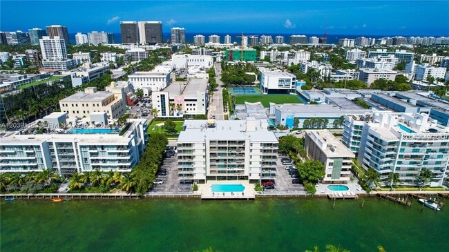 Building Photo - 9500 W Bay Harbor Dr Unit 7D