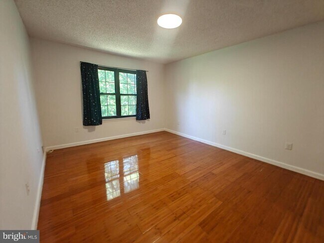 Photo - 14 Voscek Ct
