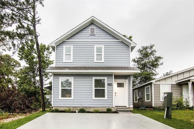 Building Photo - 16980 W Ivanhoe St