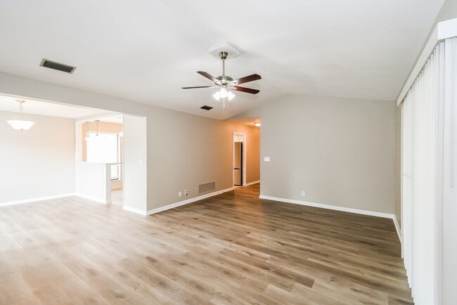 Photo - 7152 Holiday Hill Ct