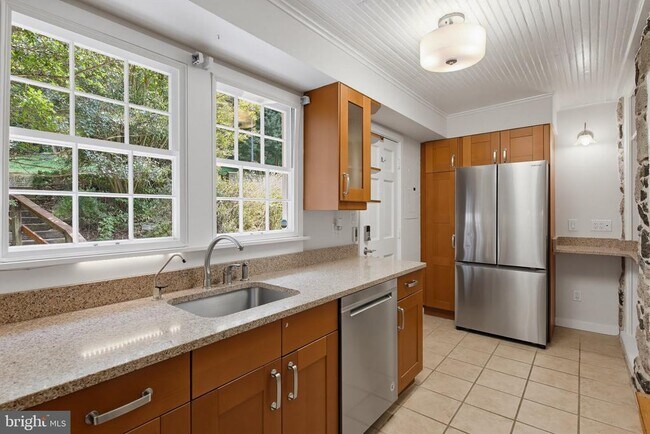 Photo - 871 Oella Ave