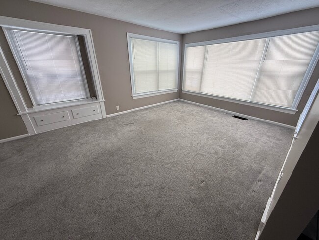 Photo - 174 Colony Crescent