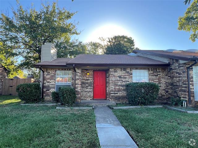 Building Photo - 2312 Red River St Rental