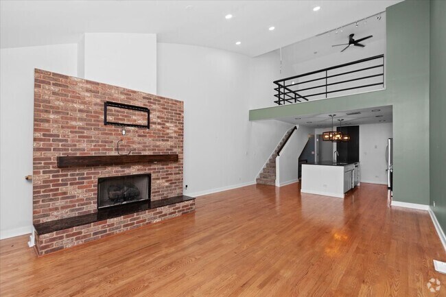 Building Photo - Very Huge 3 bed/2 bath + loft with firepla...