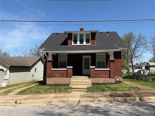 Photo - 615 Horn St