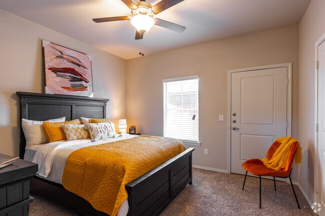 1BR, 1BA - 707SF - Bedroom