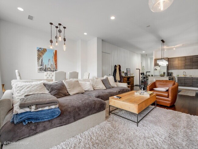 Photo - 1120 W Adams St Unit 2E