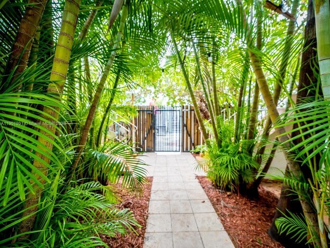 Building Photo - 1127 Meridian Ave Unit 7-1127