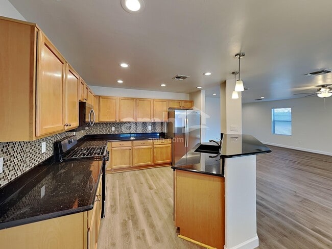 Photo - 711 W Flaming Arrow Dr