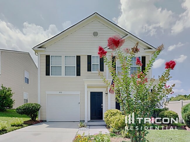 Photo - 806 Littleton Dr