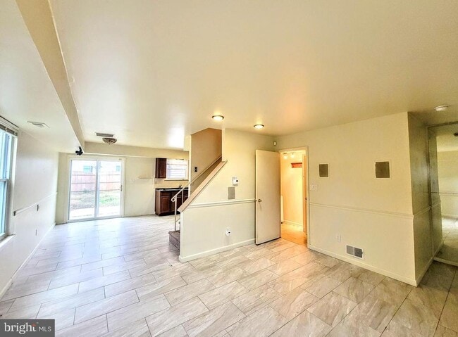 Photo - 115 Fomalhaut Ave
