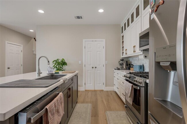 Photo - 5403 Dimesky Ln