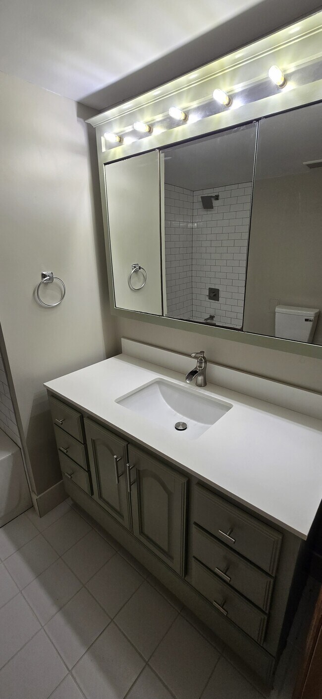 bathroom1 - 7 Mountain Rd Unit 2