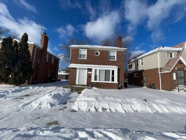 Building Photo - Spacious 3-Bedroom Colonial