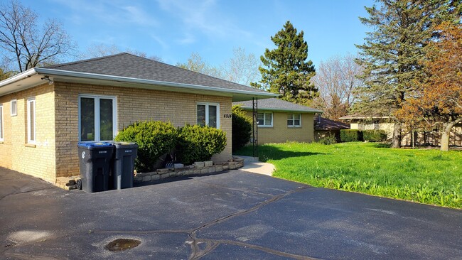 Front - 4912 Northwestern Ave Townhome