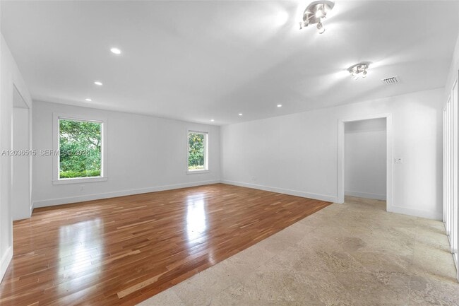 Photo - 7711 Erwin Rd