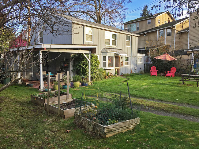 Photo - 12016 Bartlett Ave NE Casa Adosada