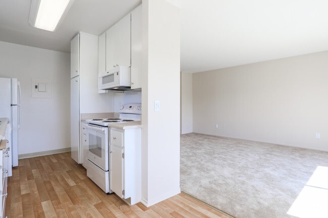 1BR,1BA-775SQ