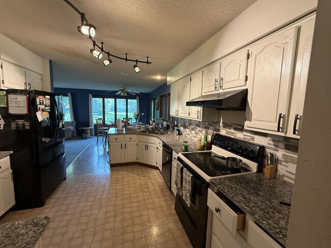 Photo - New Listing - 4 Bedroom House on Iowa City Westside on Sunset
