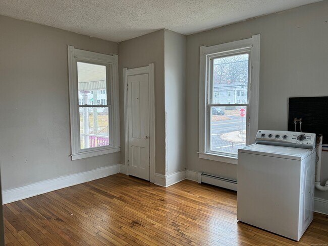 Photo - 436 West St Unidad 1st FL