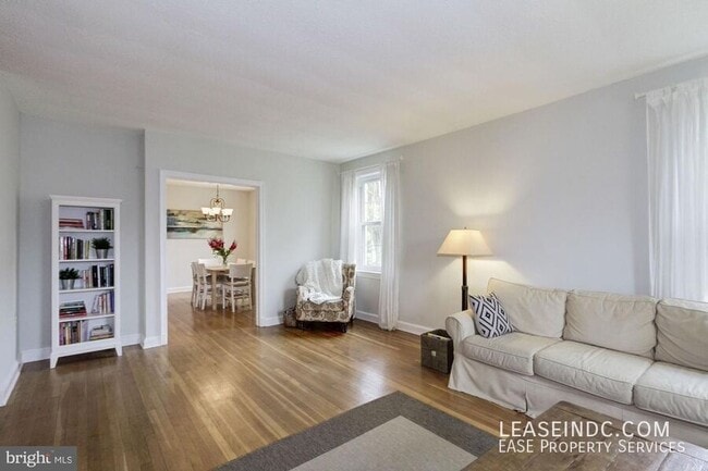 Photo - 3051 Idaho Ave NW Unit #325