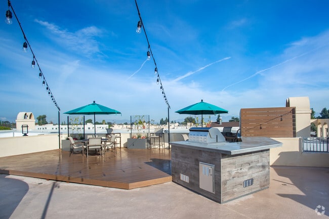 Rooftop BBQ Area - VIA - Sherman Oaks
