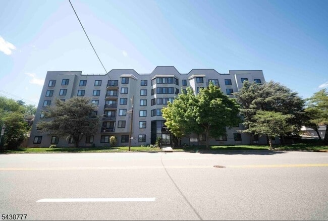 Building Photo - 115 Polifly Rd Unit 5D
