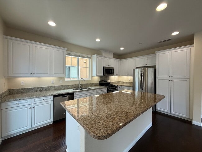 Photo - Great 3B/2.5BA House in Gated San Elijo Hills Community!