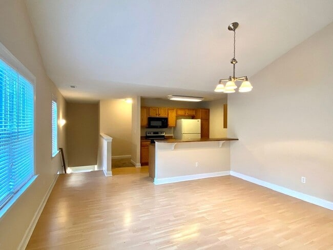 Photo - 3/2 End Unit Condo in Fletcher with Pool A...